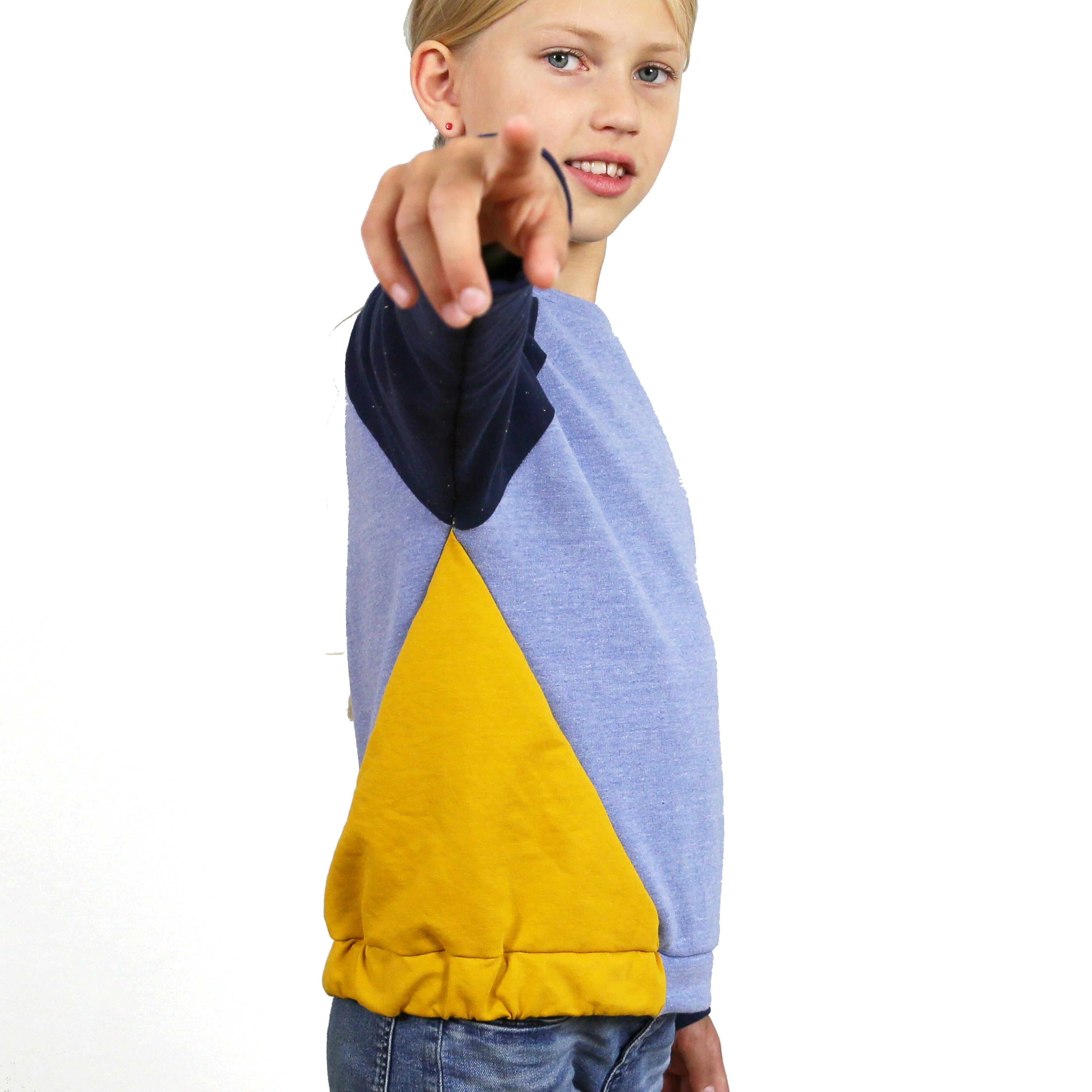 Schnittmuster LILLE – Raglansweater mit schrägen Teilungsnähten, STUDIO SCHNITTREIF