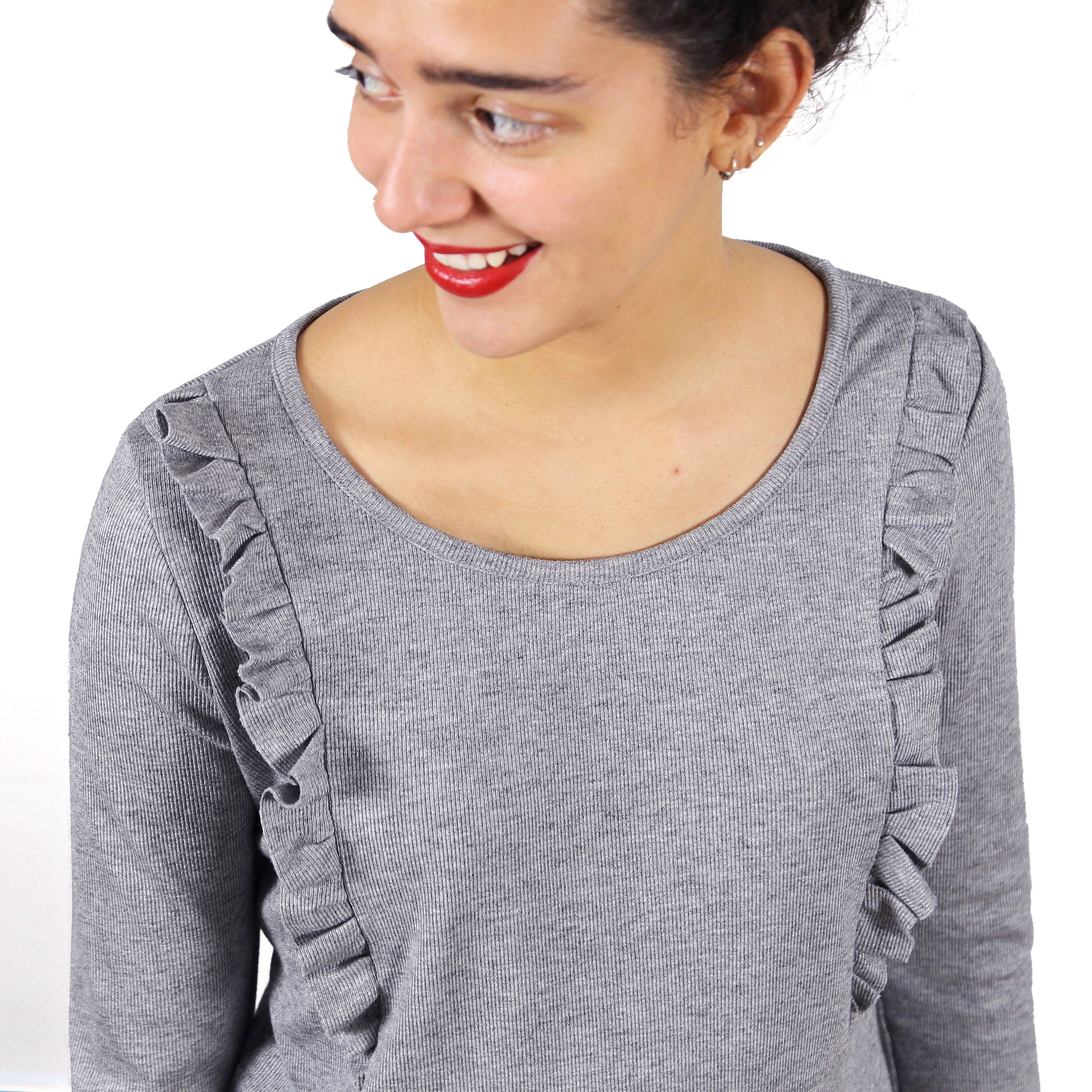 Schnittmuster FRAU SARA – Shirt mit kleinen Rüschchen, STUDIO SCHNITTREIF