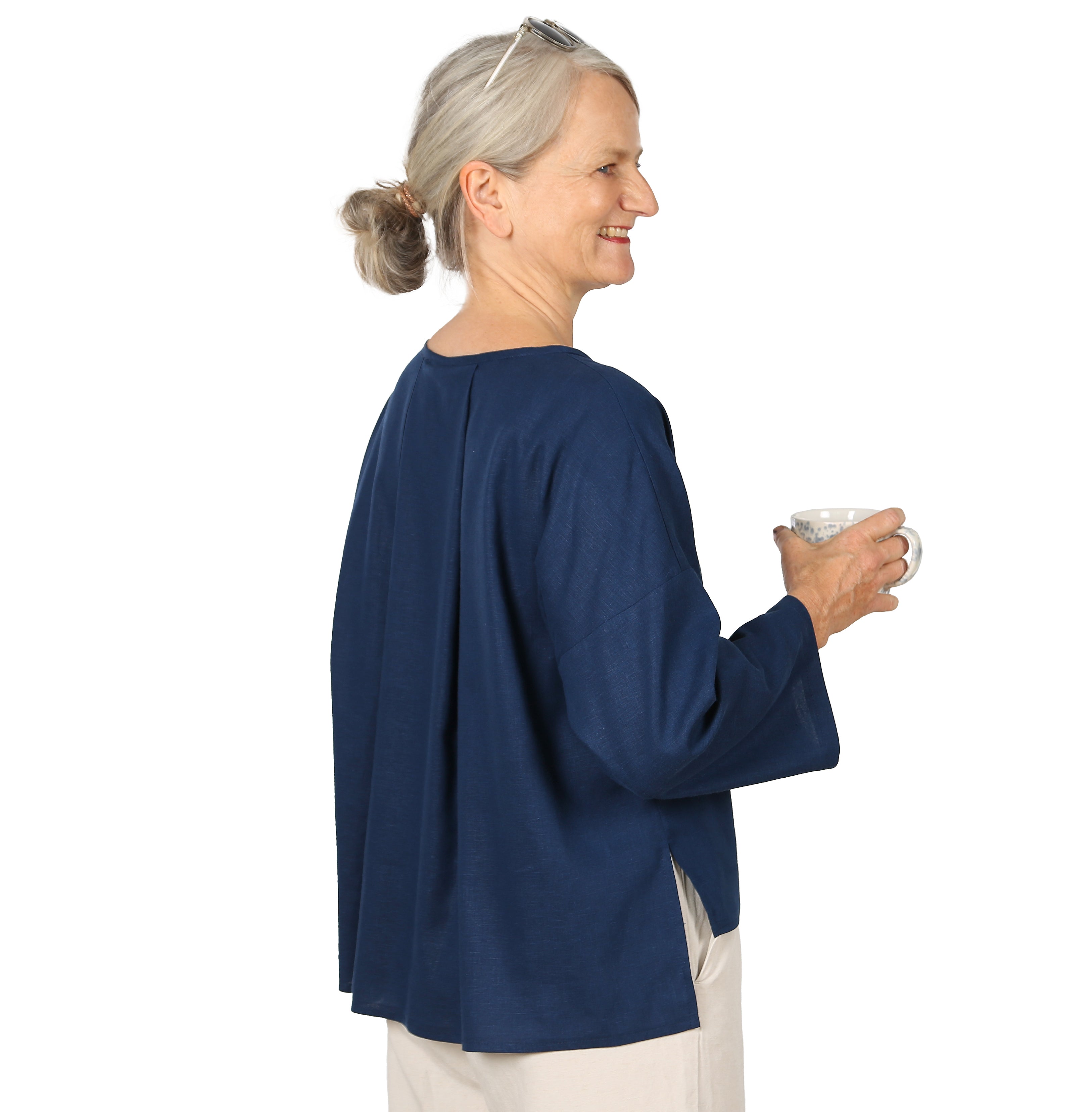 Schnittmuster FRAU MAKI – verschlusslose Bluse mit Quetschfalte im Rücken, STUDIO SCHNITTREIF