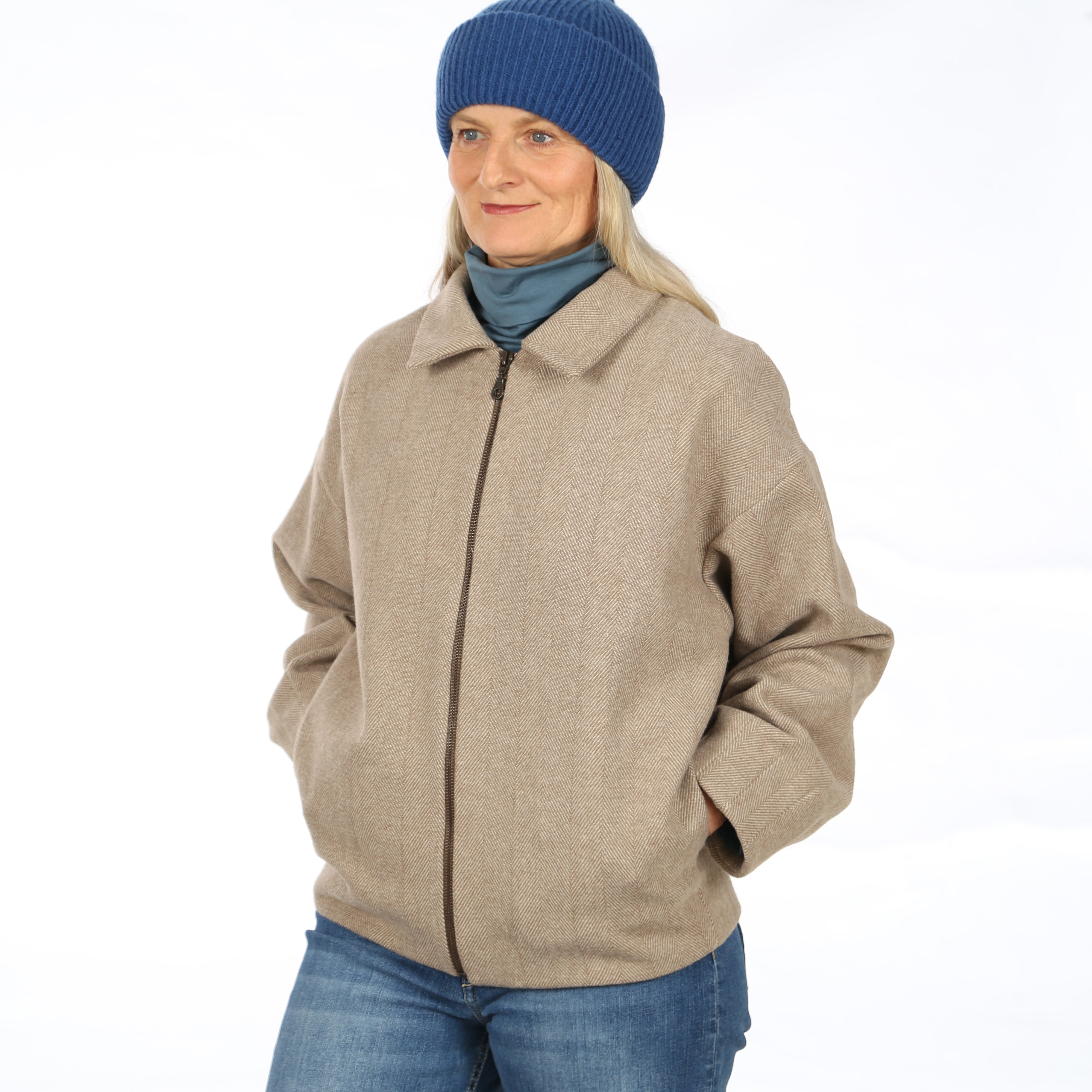 Schnittmuster FRAU EBBA – gefütterte Jacke mit Umlegekragen und Reißverschluss, STUDIO SCHNITTREIF
