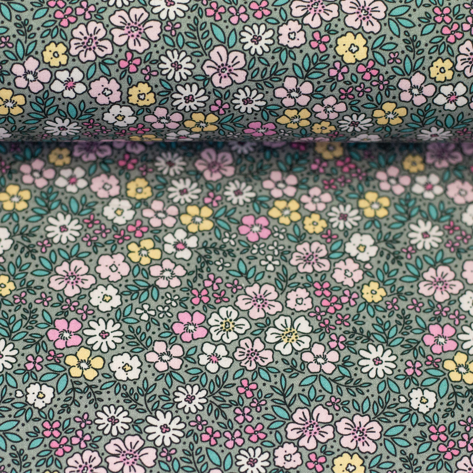 Baumwollstoff bunte Streublumen auf salbeigrauem Grund