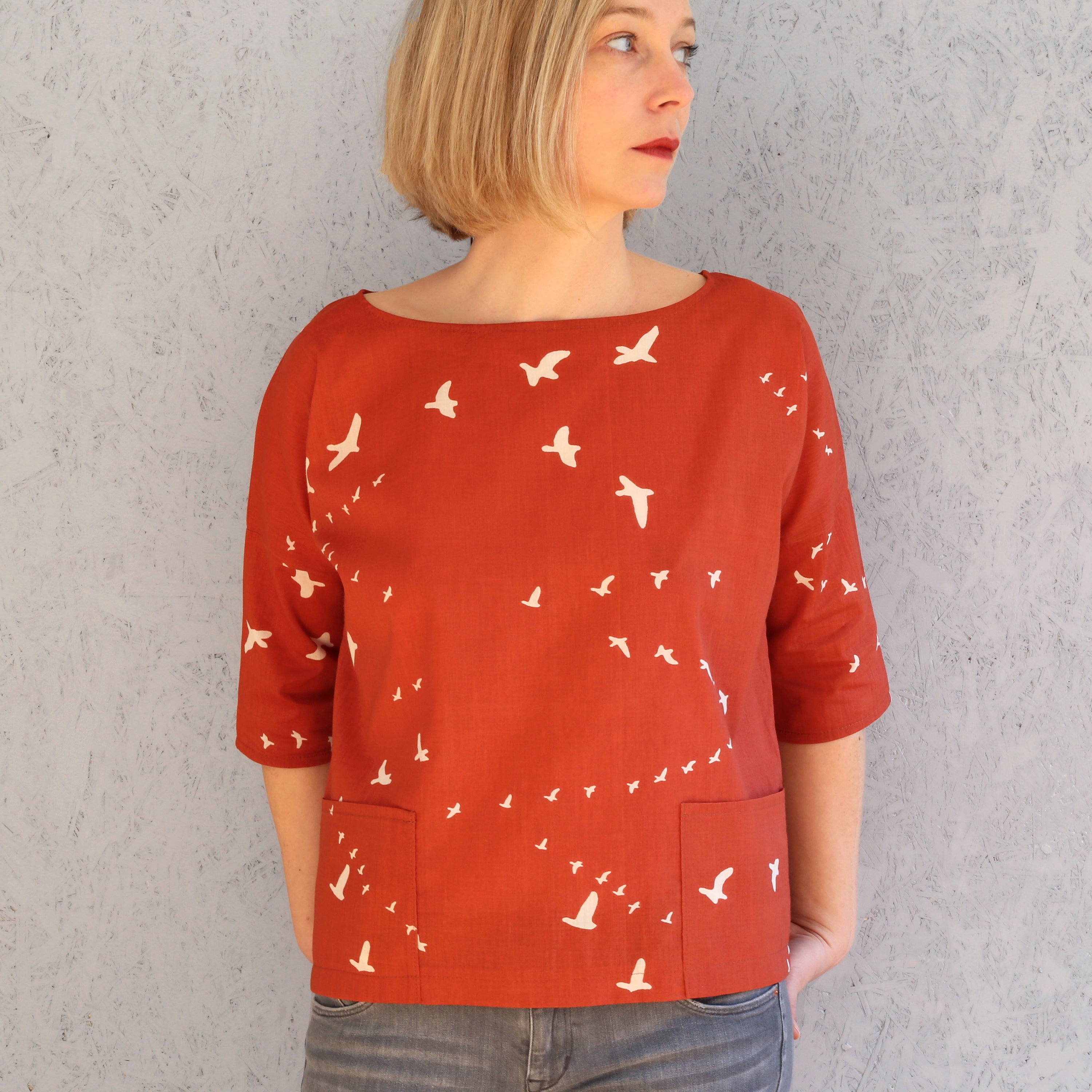 Schnittmuster FRAU AIKO – kurze Bluse mit Taschen und 3/4-Ärmel, STUDIO SCHNITTREIF