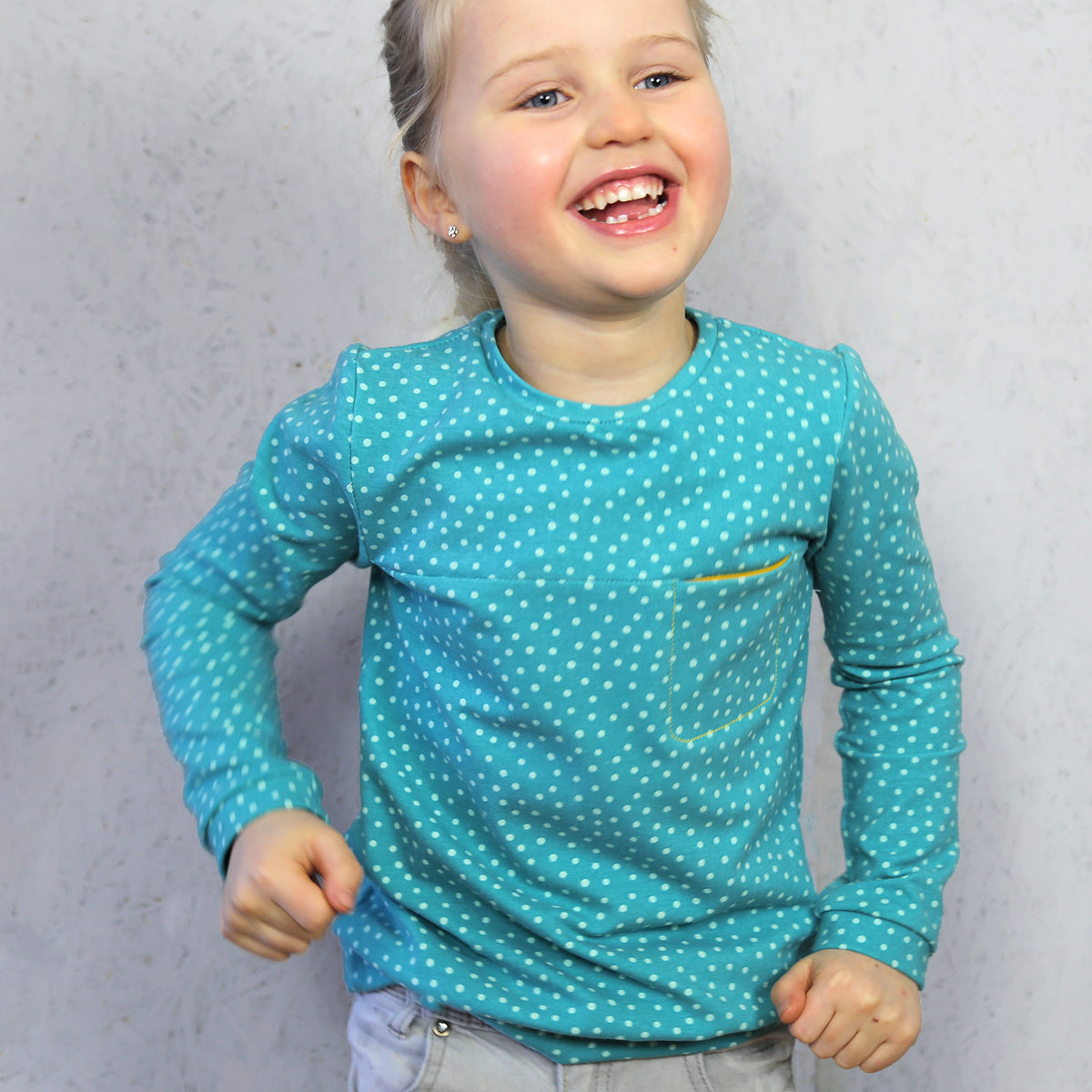 Schnittmuster BENTE – lässiger Kindersweater mit Brusttasche, STUDIO SCHNITTREIF