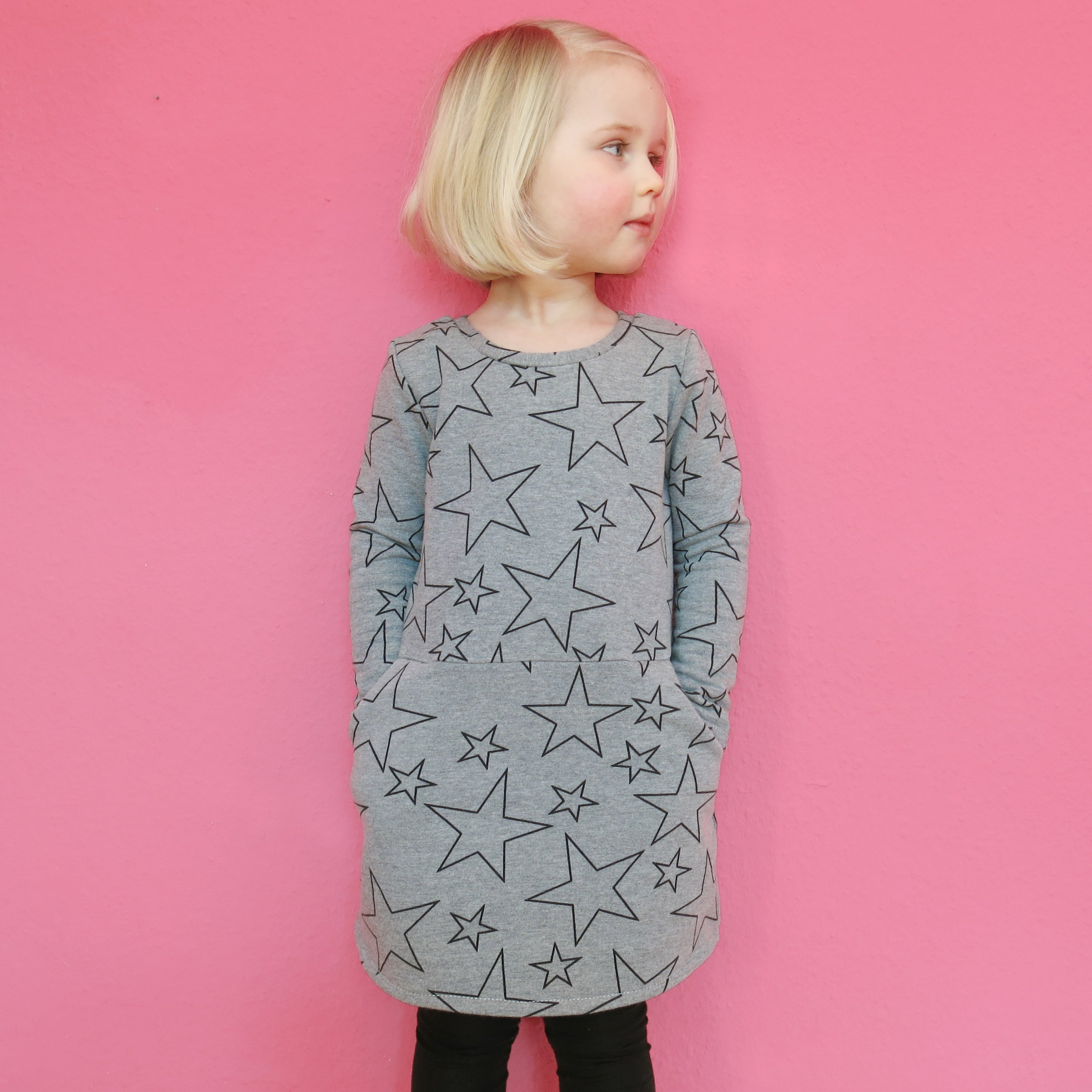 Schnittmuster FANNIE – Mädchen-Sweatkleid mit Eingrifftaschen, STUDIO SCHNITTREIF