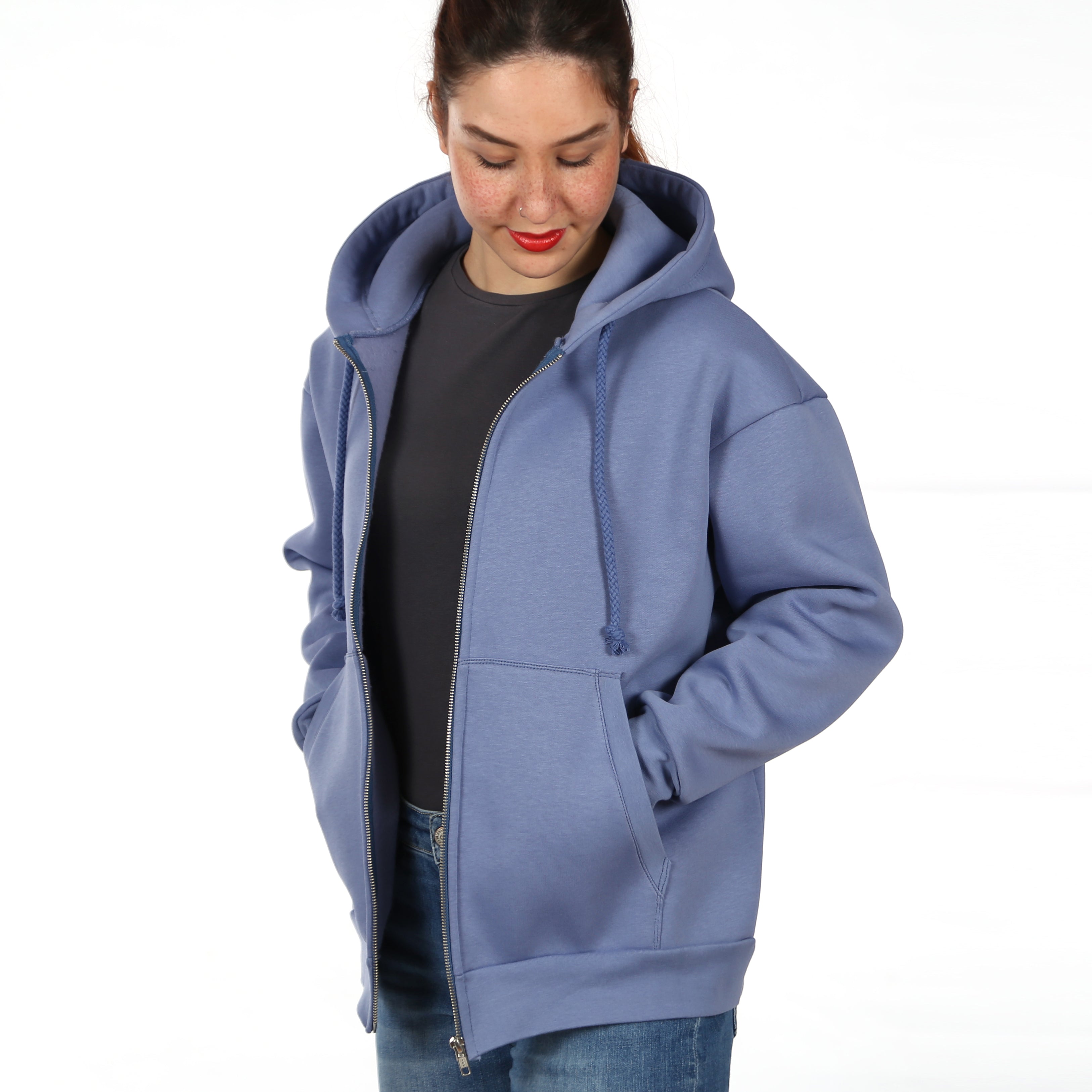 Schnittmuster FRAU LOU – großzügige Sweatjacke mit Kapuze und Fronttaschen, STUDIO SCHNITTREIF