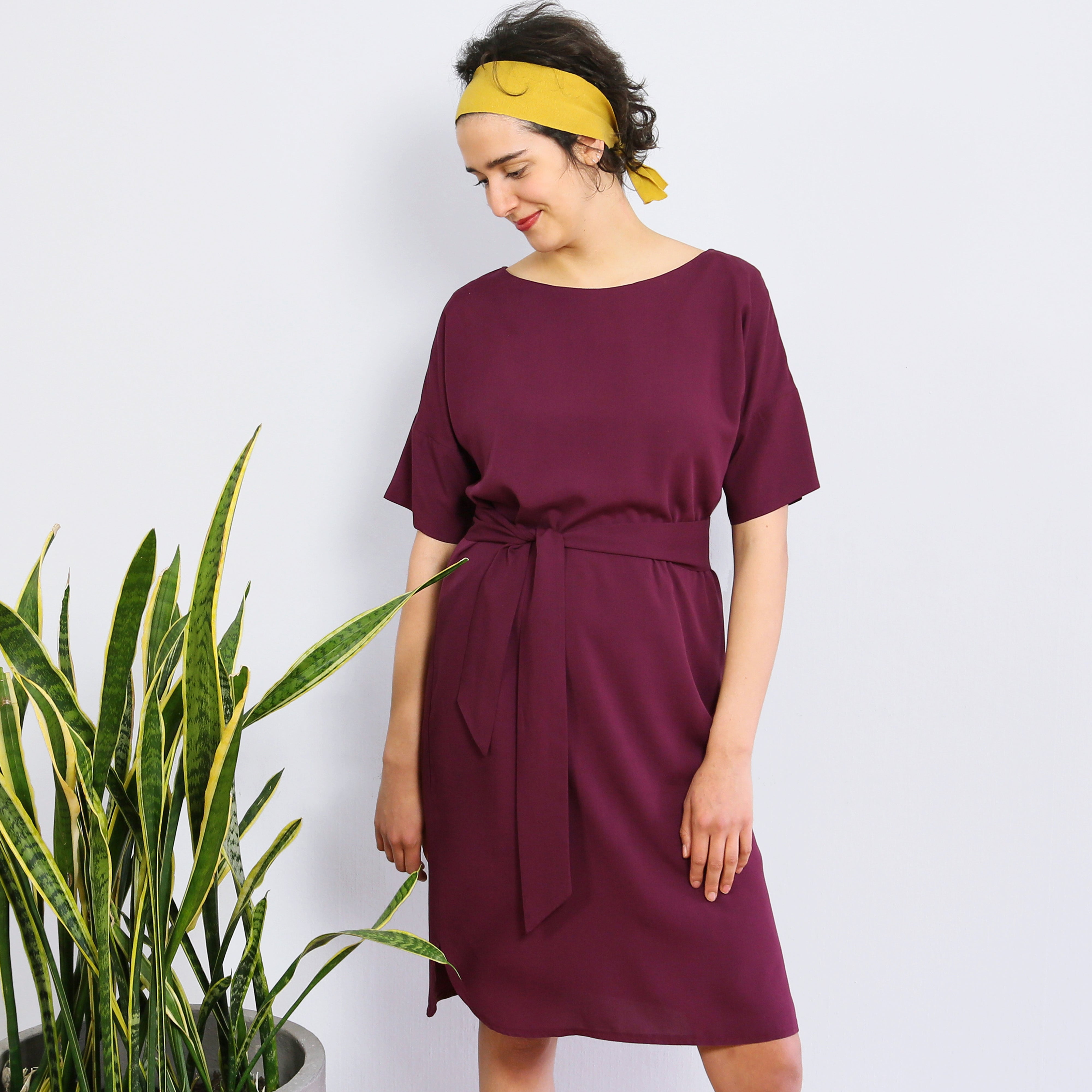 Schnittmuster FRAU META – lässiges Kleid mit breitem Gürtel, STUDIO SCHNITTREIF