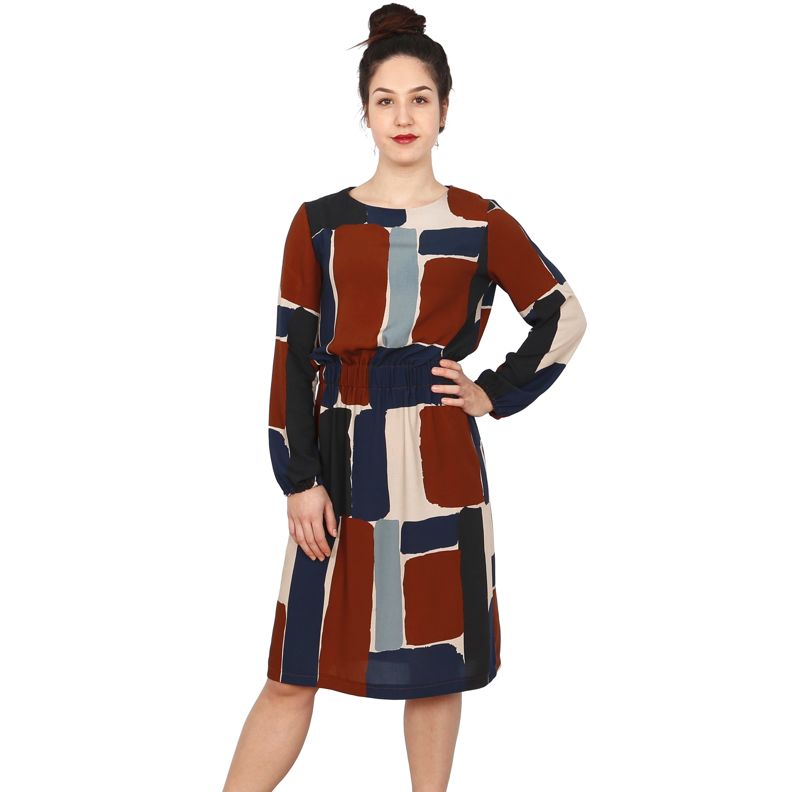 Schnittmuster FRAU SANJA – lockeres Kleid mit Gummizügen, STUDIO SCHNITTREIF