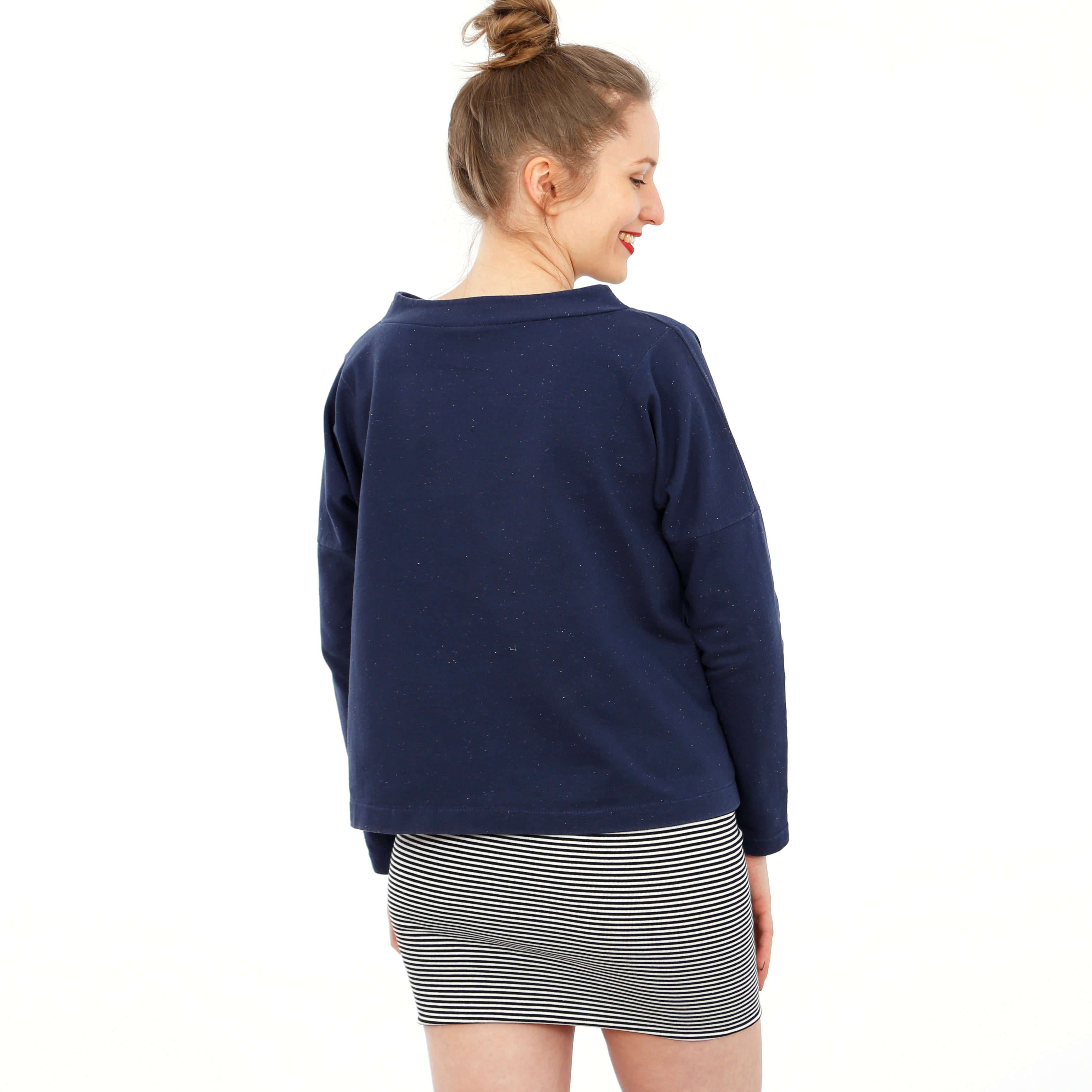 Schnittmuster FRAU ISA – weiter Oversized-Sweater mit Schulterabnähern, STUDIO SCHNITTREIF