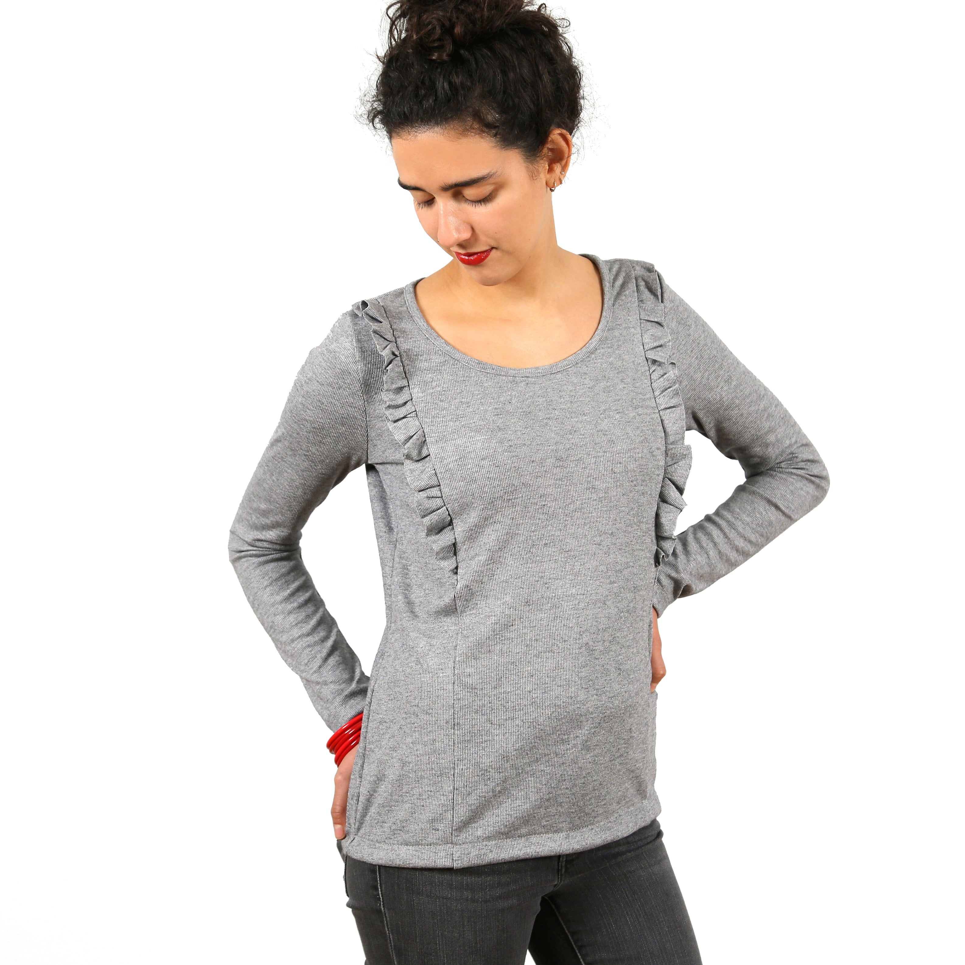 Schnittmuster FRAU SARA – Shirt mit kleinen Rüschchen, STUDIO SCHNITTREIF