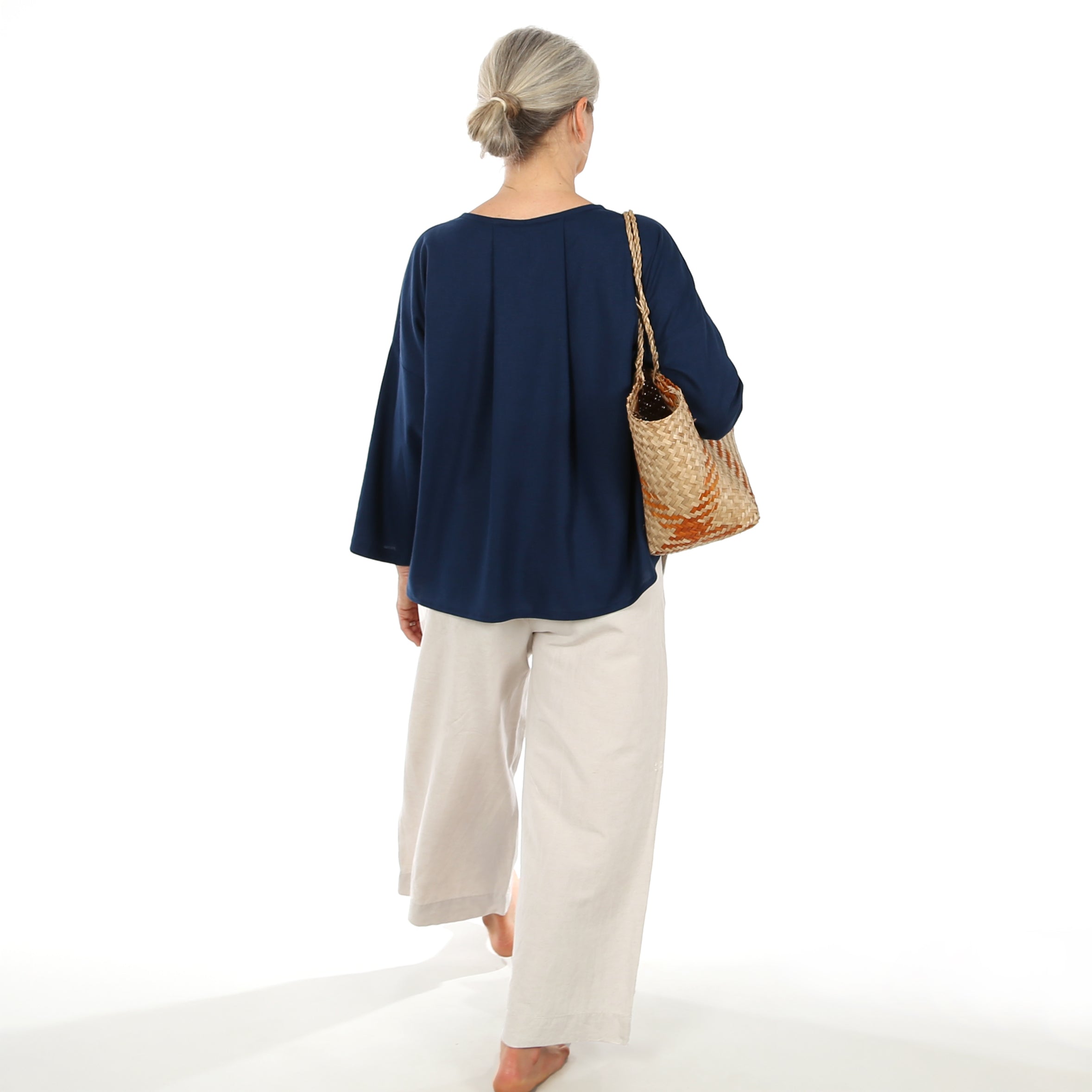Schnittmuster FRAU MAKI – verschlusslose Bluse mit Quetschfalte im Rücken, STUDIO SCHNITTREIF