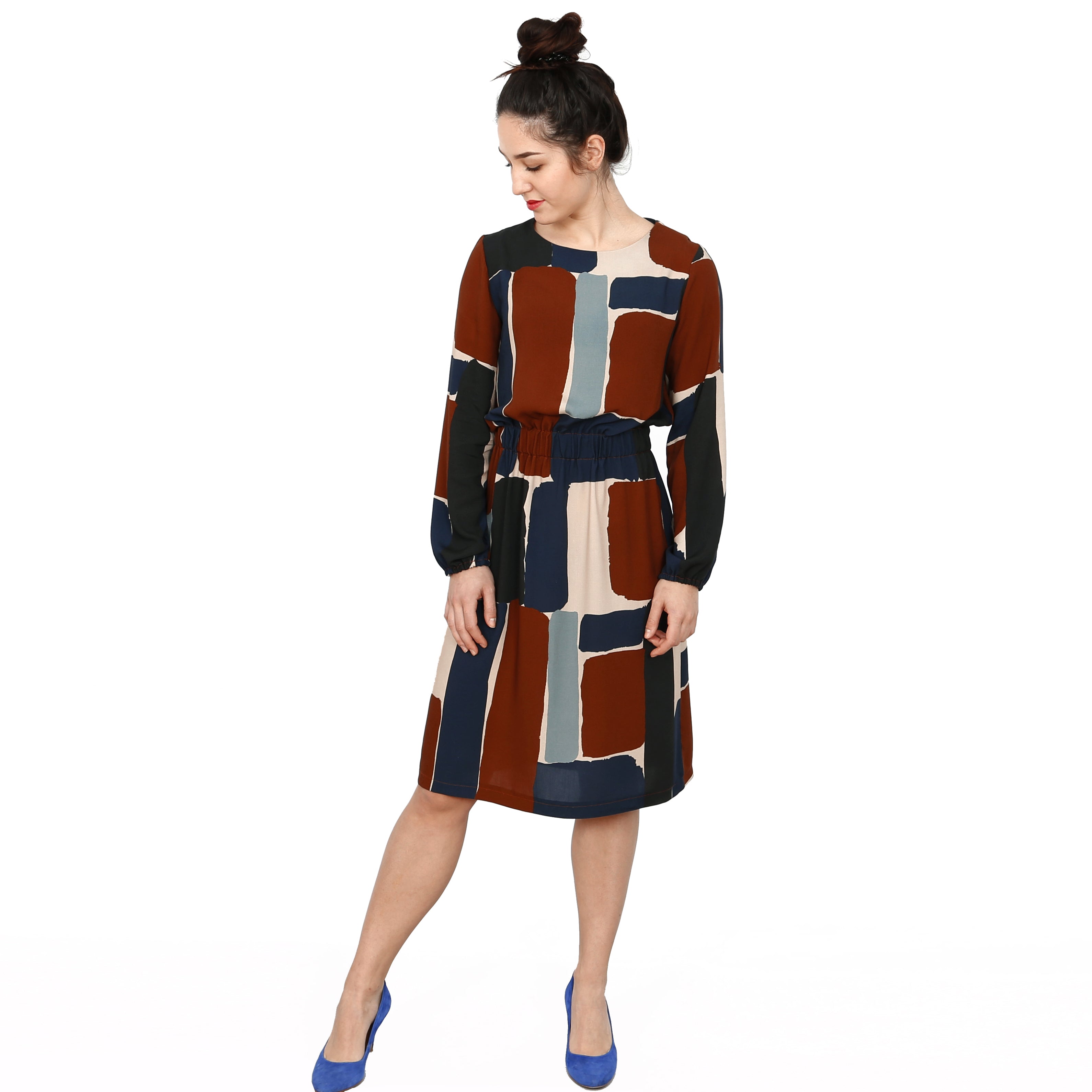 Schnittmuster FRAU SANJA – lockeres Kleid mit Gummizügen, STUDIO SCHNITTREIF
