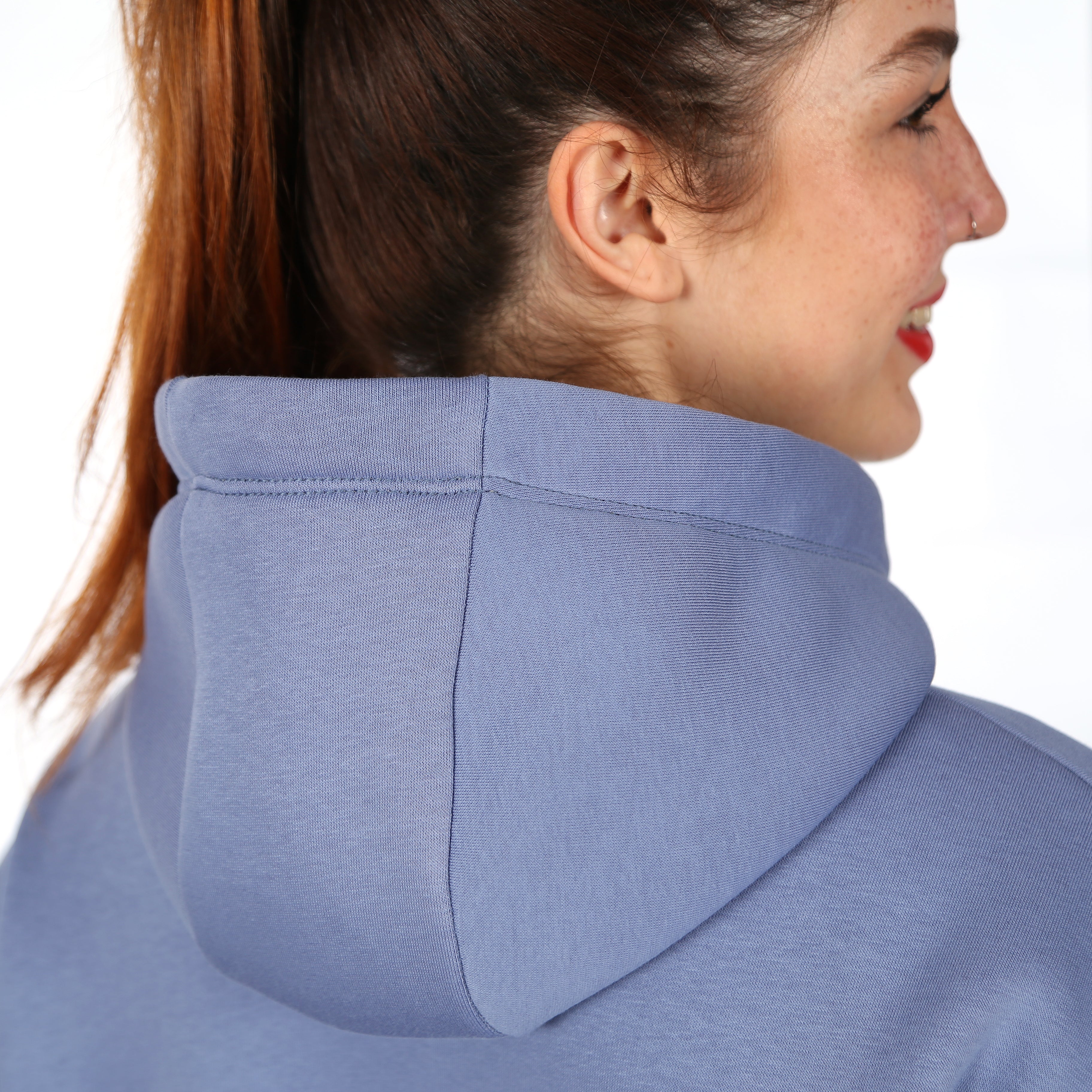 Schnittmuster FRAU LOU – großzügige Sweatjacke mit Kapuze und Fronttaschen, STUDIO SCHNITTREIF