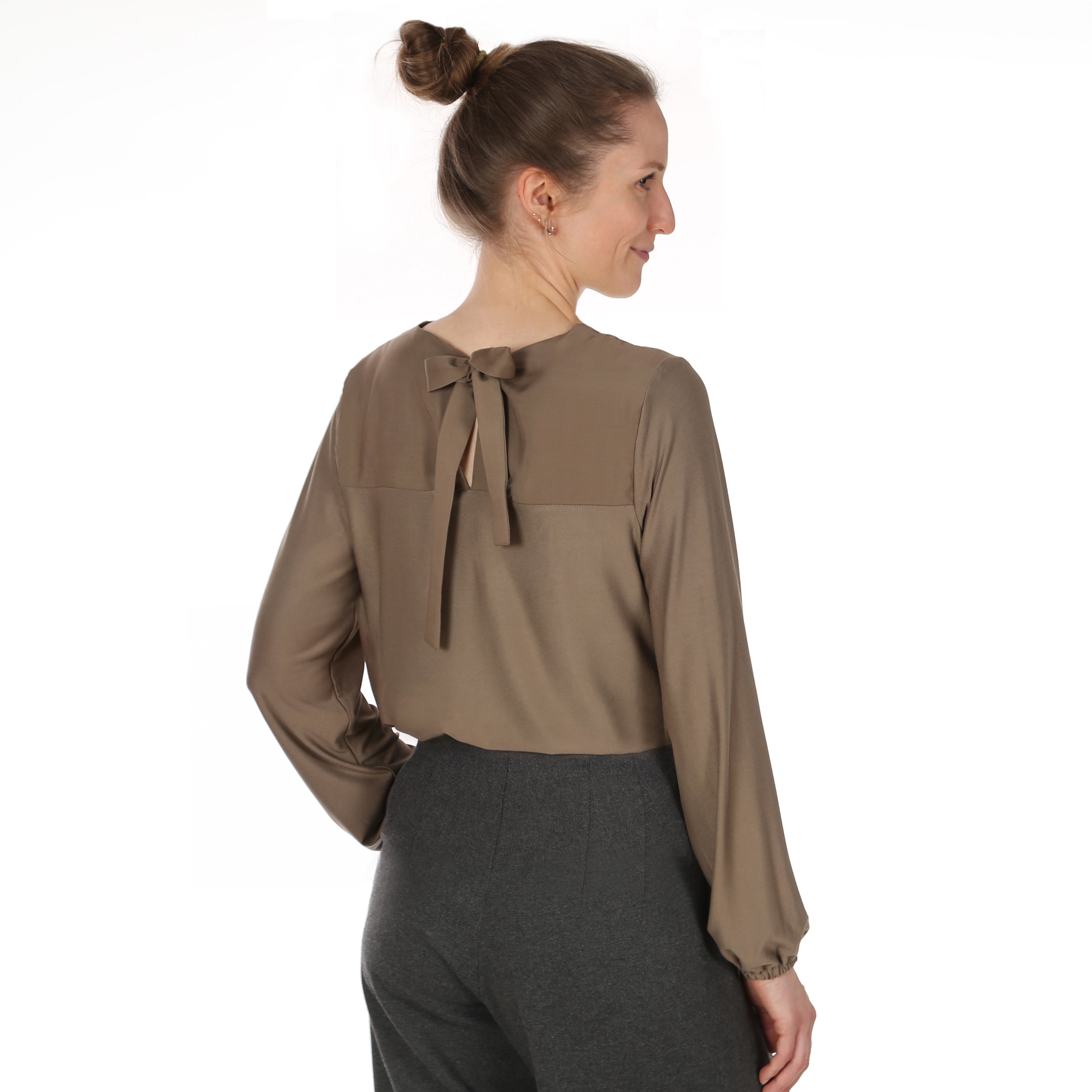 Schnittmuster FRAU YELDA – Shirt mit U-Boot-Ausschnitt, STUDIO SCHNITTREIF